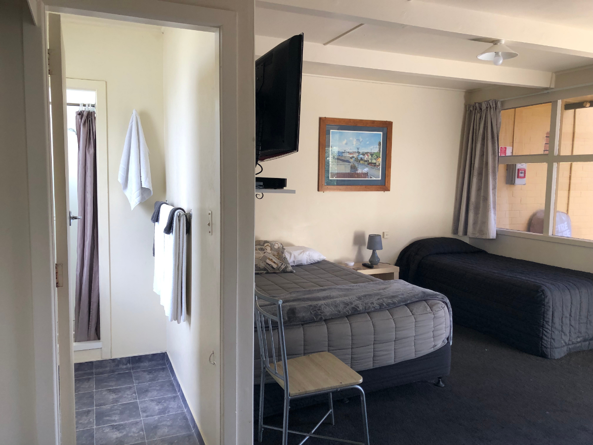 Bathroom Access In 1 BD Apartment At Mount View Motel In Hawera Of South Taranaki NZ
