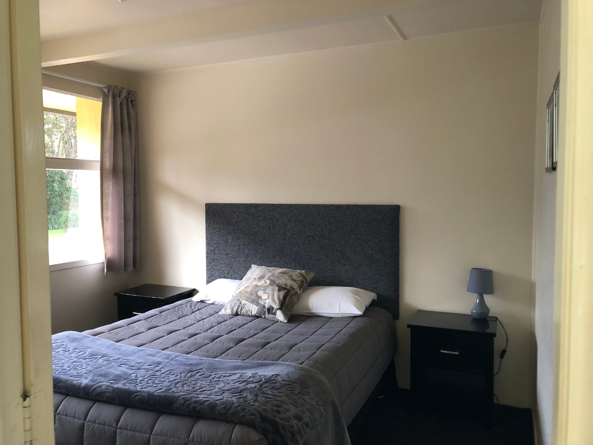 Queen Bed In 1 BD Apartment At Mount View Motel In Hawera Of South Taranaki NZ
