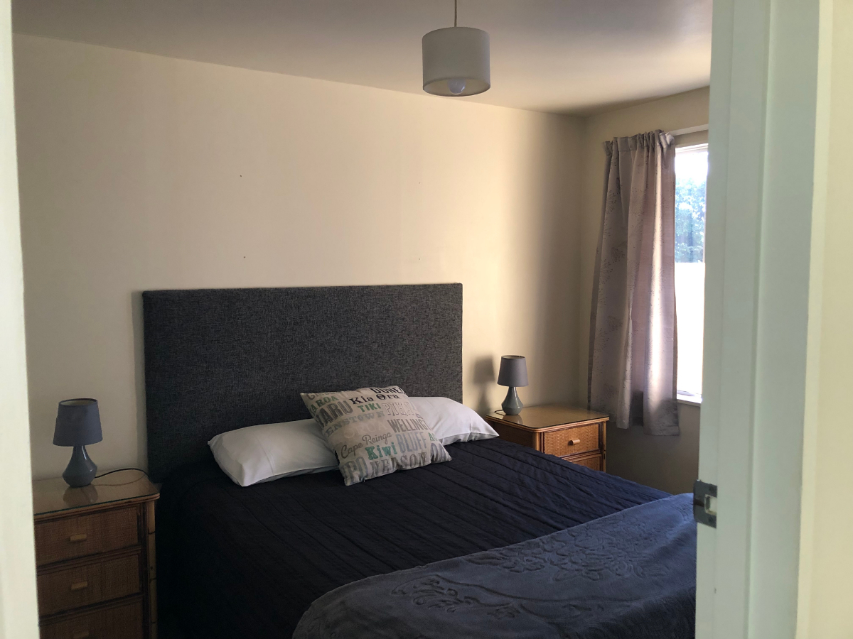 Queen Bed In 2 BD Apartment At Mount View Motel In Hawera Of South Taranaki NZ